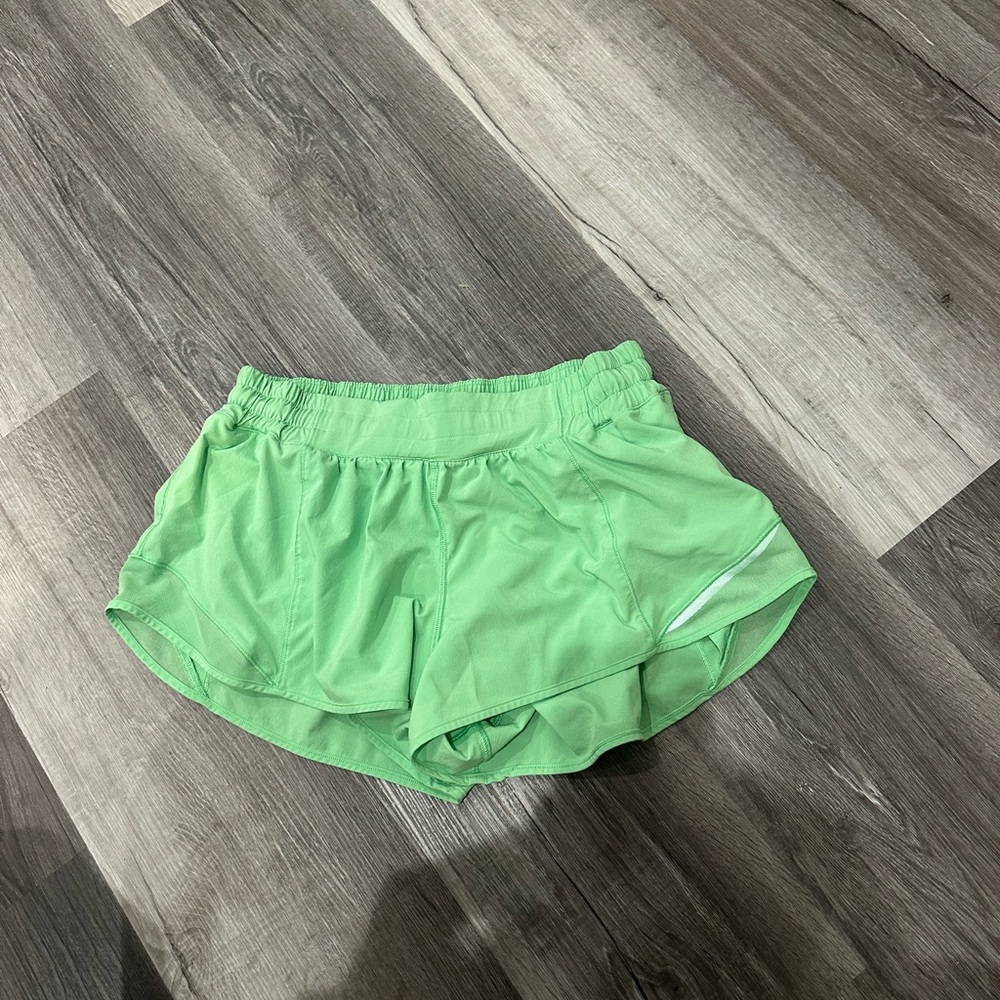 Lululemon Hotty Hot short 2.5 inch size 10